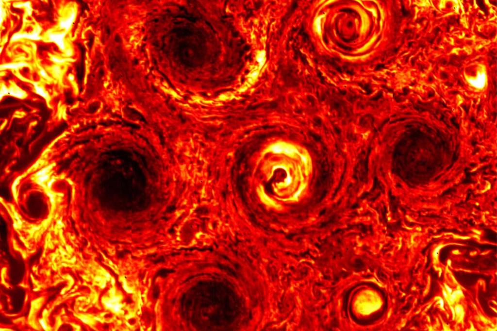 Científicos desconcertados por misteriosos ciclones en los polos de Júpiter