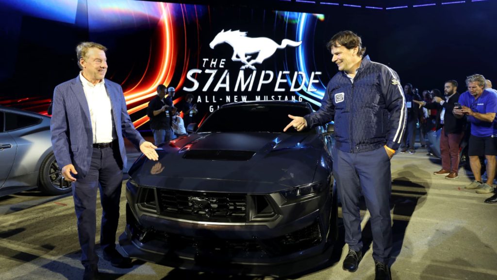 Jim Farley, CEO de Ford, revela por qué el Mustang 2024 seguirá siendo de gasolina