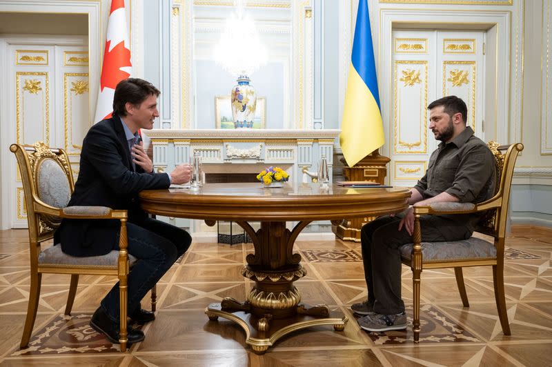 Zelensky de Ucrania dice que le pidió a Trudeau de Canadá que ayudara a eliminar las minas terrestres