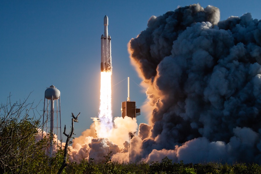 Después de una espera de tres años, Falcon Heavy de SpaceX podría volver a lanzarse a finales de este mes - Spaceflight Now