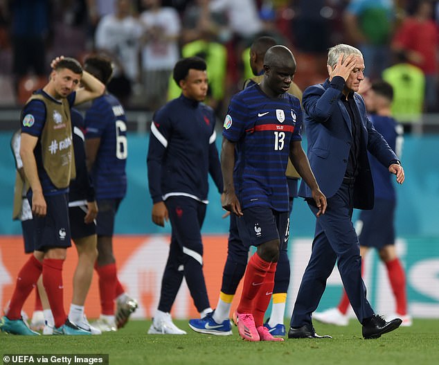 El centrocampista de Francia N'Golo Kante se perderá la final de la Copa del Mundo después de estar descartado durante cuatro meses.