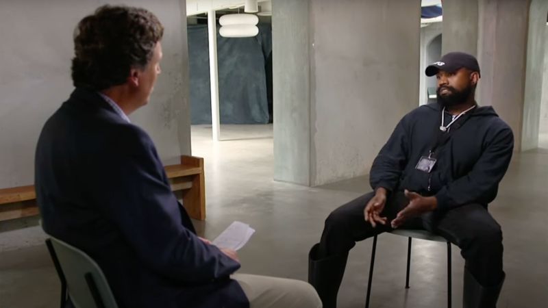 Tucker Carlson habló con Kanye West sobre la polémica que está armando con su camiseta de 'White Lives Matter'