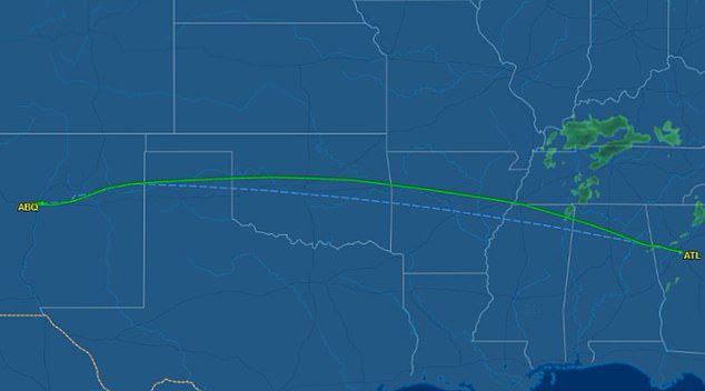 La ruta de vuelo muestra que el avión despegó de Atlanta y aterrizó en Albuquerque