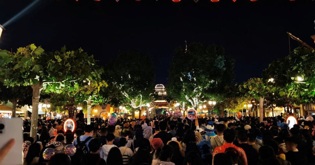 Disney Shanghai está cerrando debido a COVID, los visitantes no pueden irse