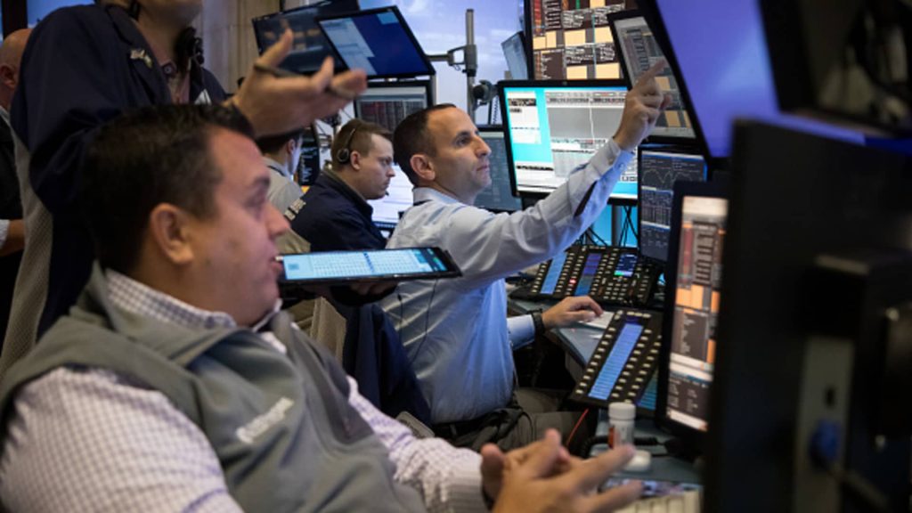 El Dow Jones subió más de 150 puntos mientras Wall Street busca terminar la semana ganadora