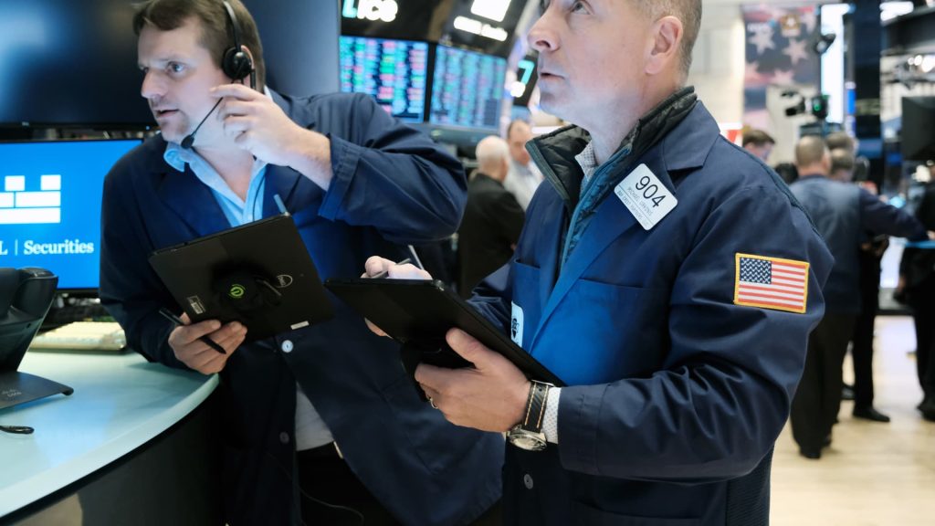 Los futuros bursátiles subieron después de que Wall Street sufriera su primera caída en tres sesiones