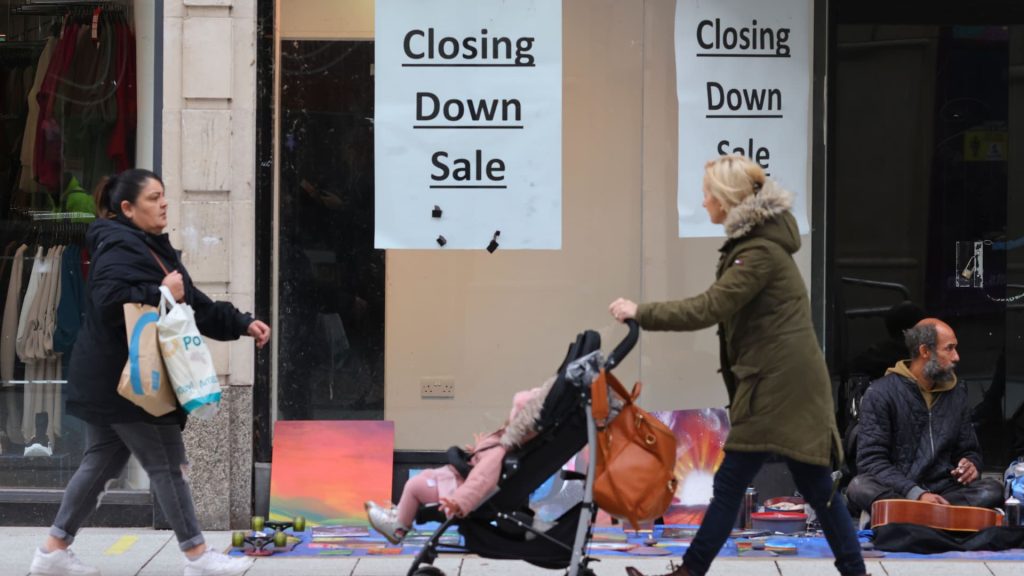 Reino Unido al borde de la recesión después de que la economía se contrajera un 0,2% en el tercer trimestre
