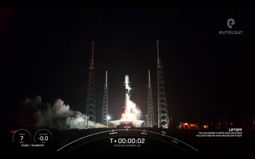 SpaceX lanzó al mar el satélite de comunicaciones Hotbird 13G, un misil terrestre