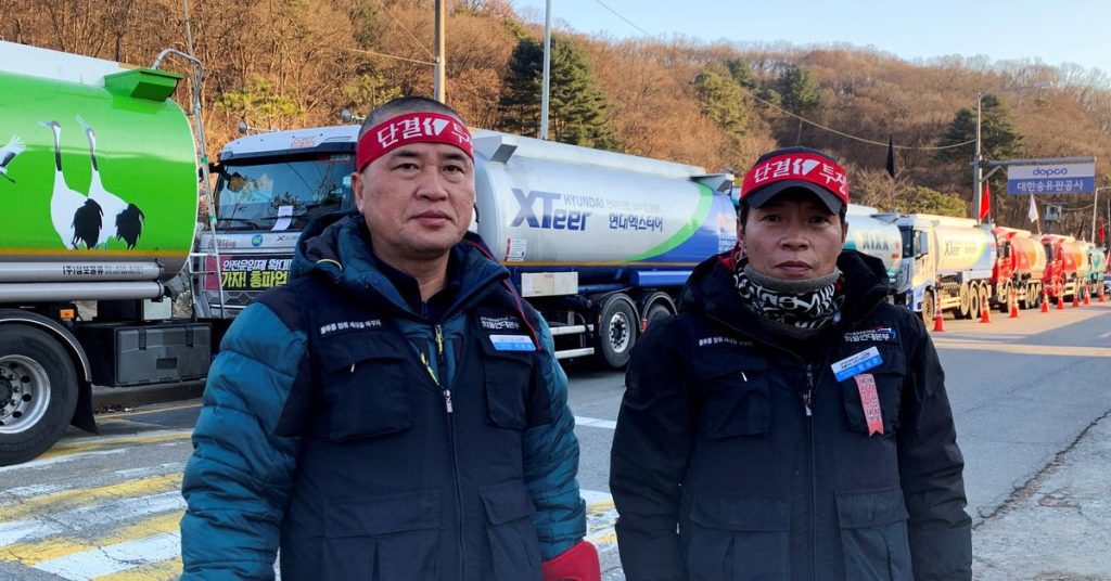 “No somos sus enemigos”, dijeron camioneros surcoreanos que están en huelga para proteger el salario mínimo