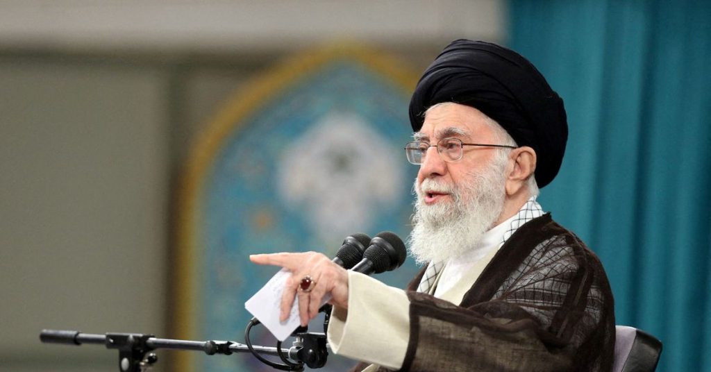 La hermana del líder iraní condena su gobierno e insta a la Guardia a desarmarlo