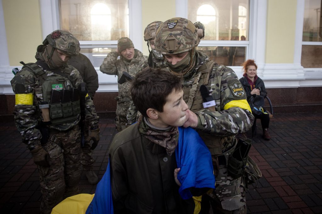Informe oficial sobre la "cámara de tortura de niños" en Ucrania