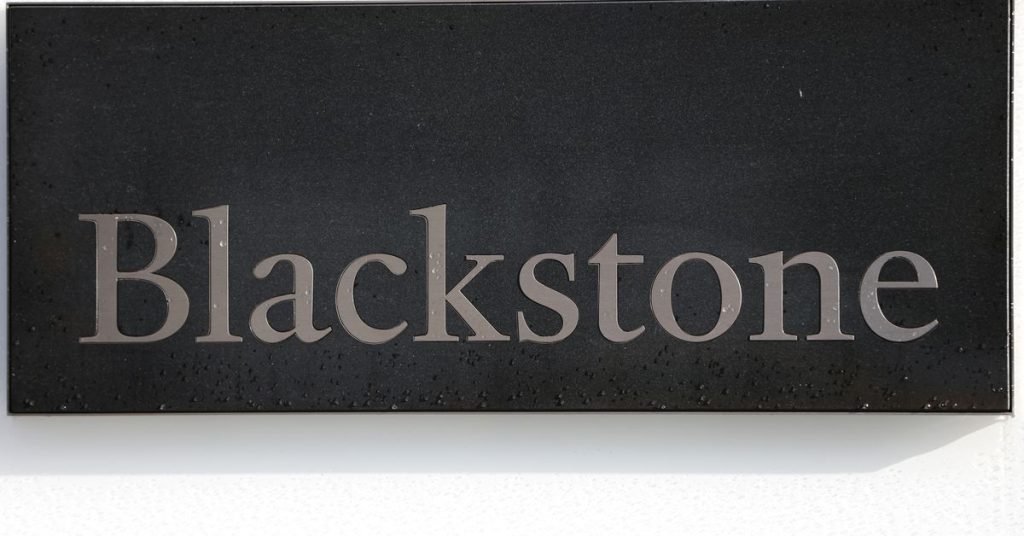 El Blackstone REIT de $ 69 mil millones está frenando los reembolsos en un golpe al imperio inmobiliario