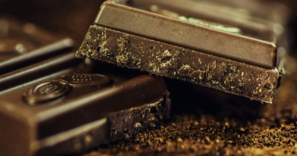 Metales pesados ​​que se encuentran en el chocolate amargo, incluidos Hershey's y Trader Joe's