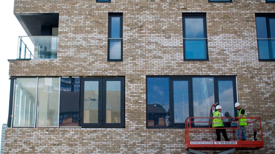 Noticias en vivo: el constructor británico Berkeley frena los nuevos desarrollos de viviendas a medida que el mercado se desacelera