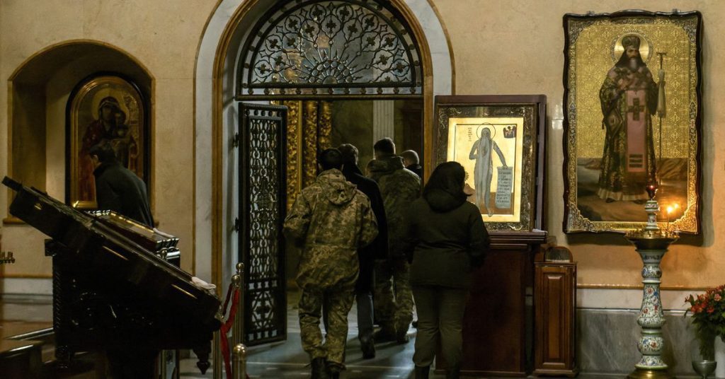 Ucrania impone sanciones al alto clero de la iglesia pro-Moscú