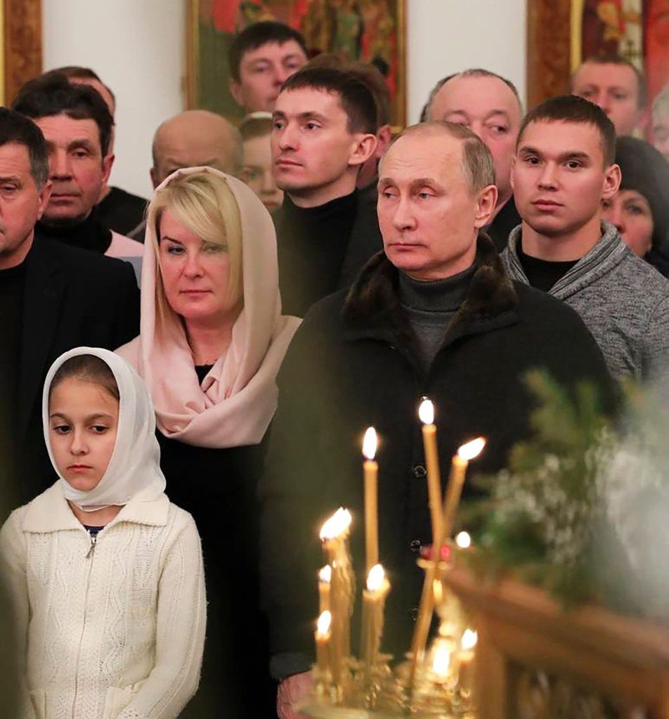Putin y la Mujer Misteriosa en la Misa de Navidad