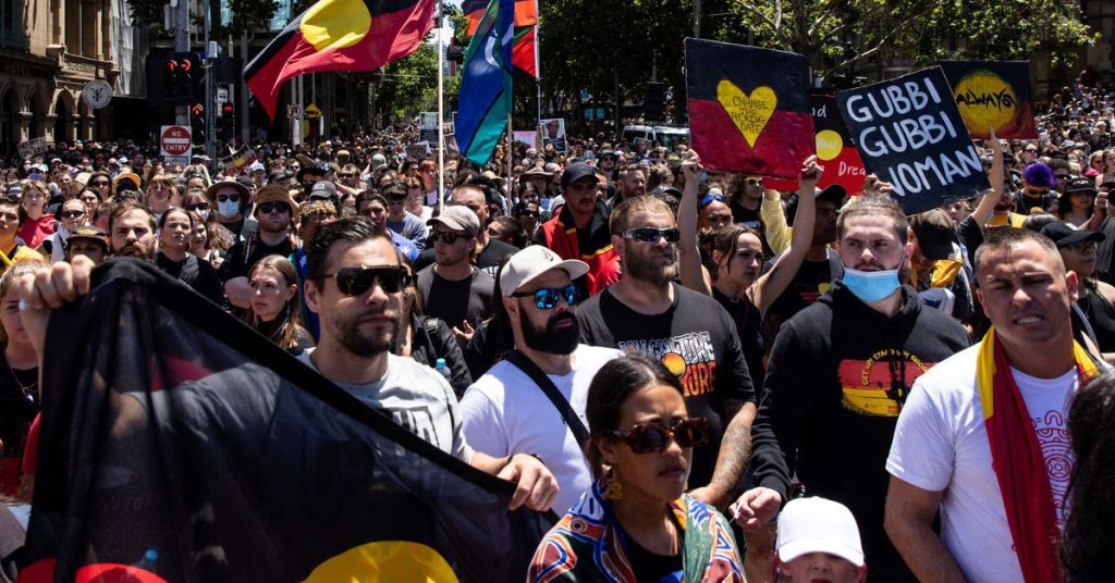 Miles de personas se manifiestan para protestar por el "Día de la invasión" en el feriado del Día de Australia