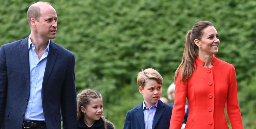 El príncipe Harry dice que William estaba "hirviendo" después de que el equipo del rey Carlos plantara historias sobre Kate y los niños