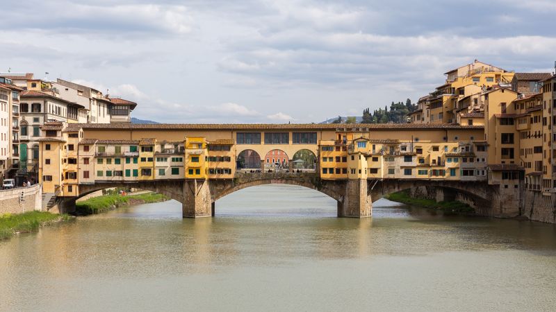 Un turista estadounidense ha sido multado por conducir un coche de alquiler sobre un puente medieval italiano