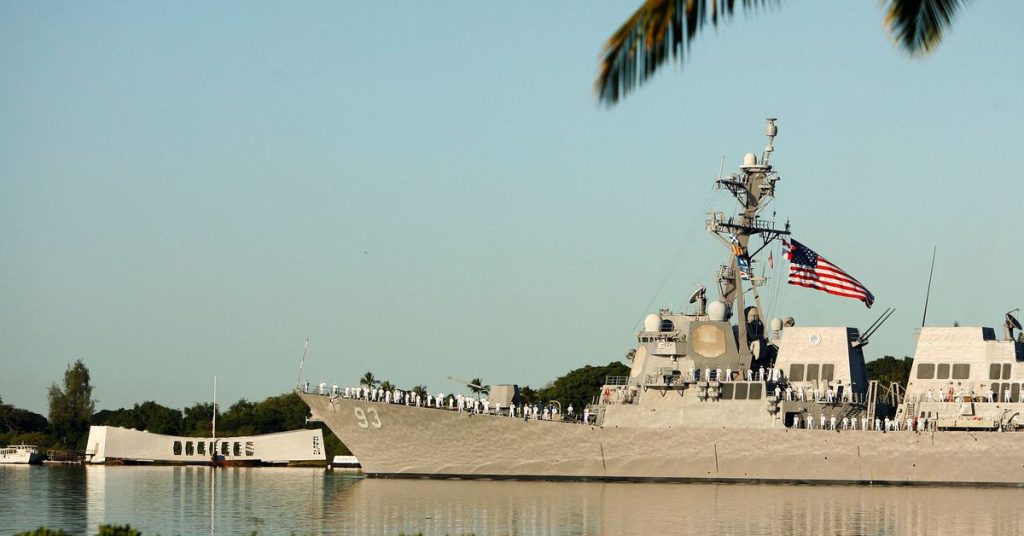 un buque de guerra estadounidense que navega por el sensible estrecho de Taiwán;  china enojada