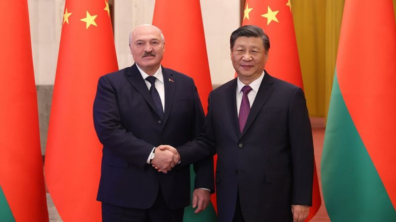 El aliado de Putin, Lukashenko, y el líder chino Xi Jinping han prometido profundizar los lazos de defensa.