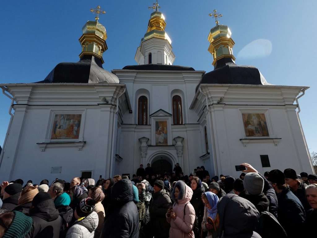 Iglesia acusada de Rusia se resiste al desalojo del monasterio de Kiev |  Noticias de la guerra entre Rusia y Ucrania