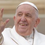 El Vaticano dijo que el Papa Francisco estará hospitalizado durante varios días con una infección respiratoria