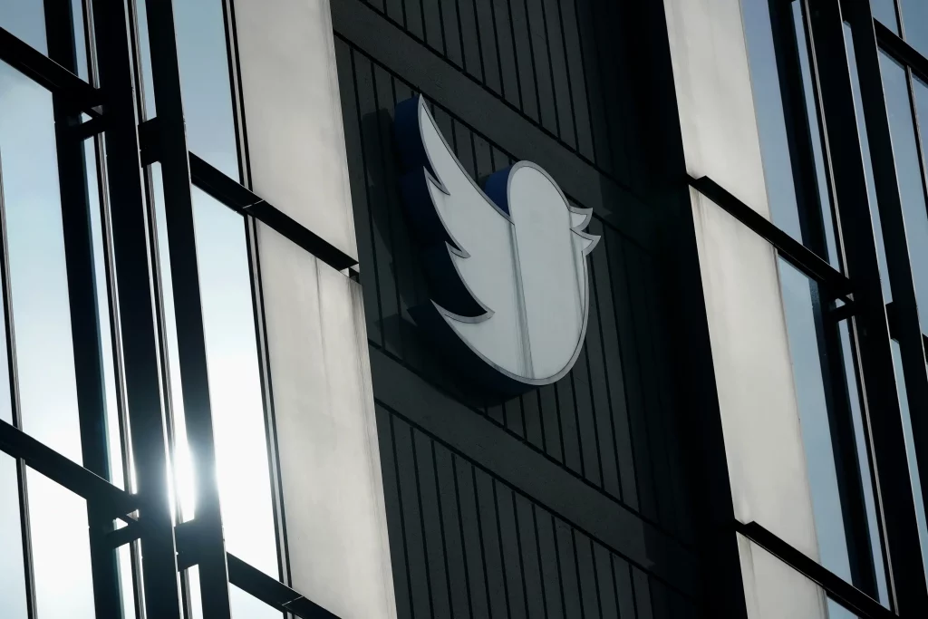 CBC 'pausa' Twitter después de nombrar 'medios financiados por el gobierno'