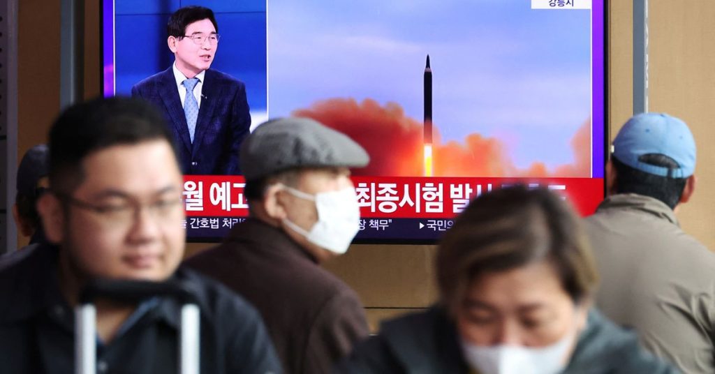 Corea del Norte dispara un misil, el Sur condena la "peligrosa provocación"