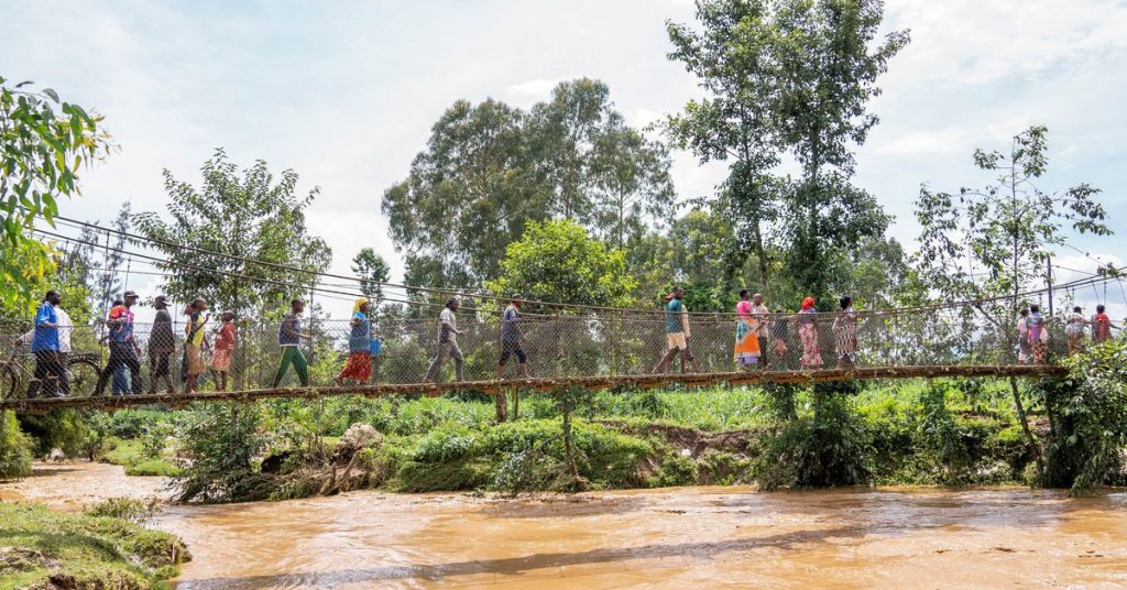 Fuertes lluvias e inundaciones matan al menos a 136 personas en Ruanda y Uganda