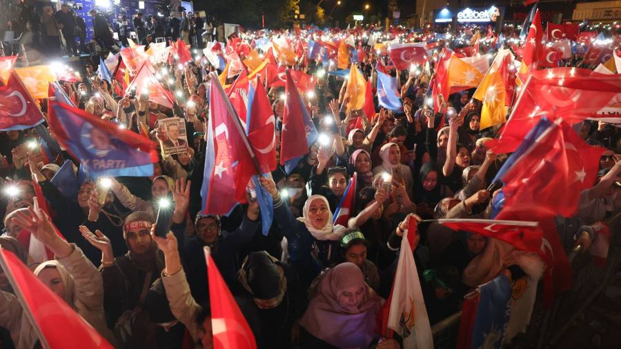Erdogan tiene la ventaja cuando comienza la segunda vuelta de las elecciones turcas