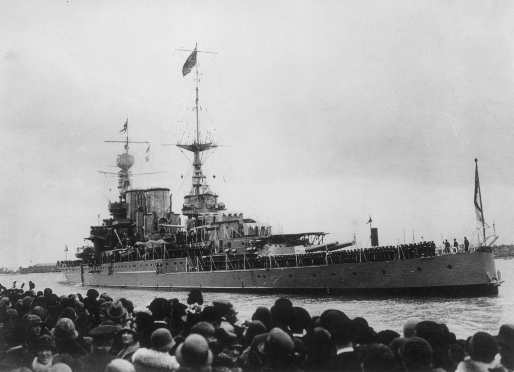 Foto del HMS Repulse, uno de los acorazados británicos sospechosos de saqueo.  Fue torpedeado por Japón en 1941.