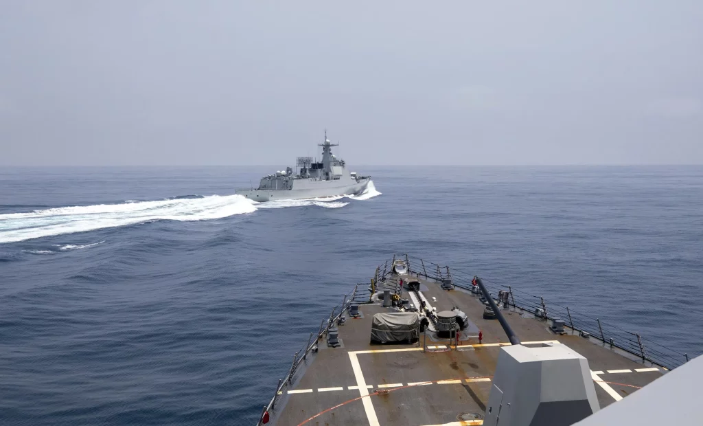 Estados Unidos publica un video que muestra contacto cercano con un destructor chino en el Estrecho de Taiwán