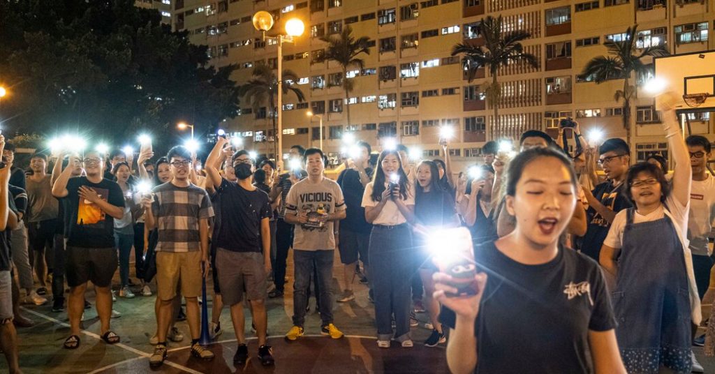 Hong Kong pide a la corte que detenga la difusión del himno de protesta en línea
