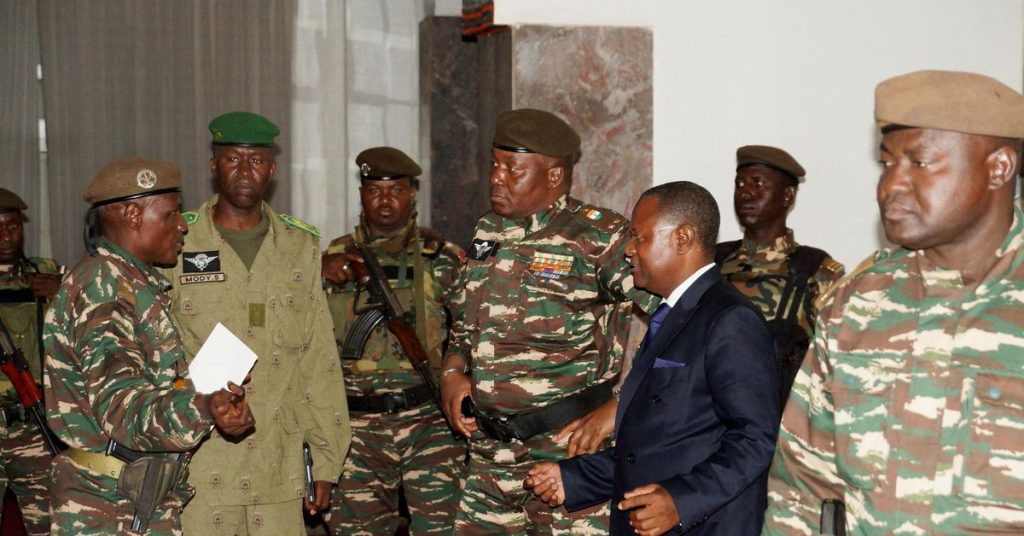 Junta militar de Níger se reúne con enviados nigerianos antes de cumbre con líderes regionales