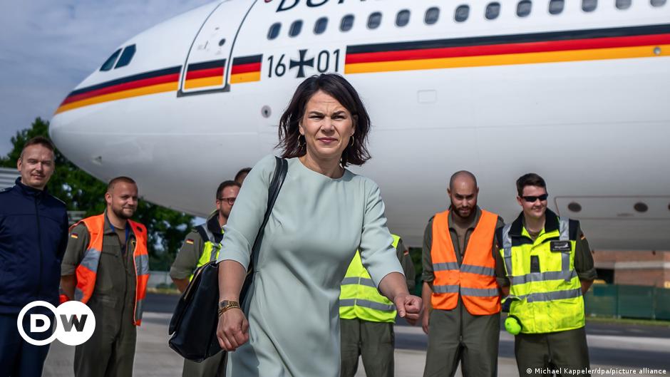 Ministro alemán abandona vuelo del Pacífico por problemas en avión - DW - 15/08/2023
