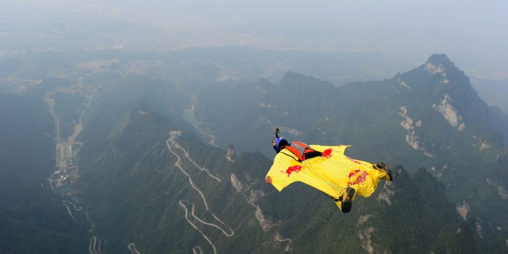 El Wingsuit Flyer fue decapitado por el ala del avión tras saltar