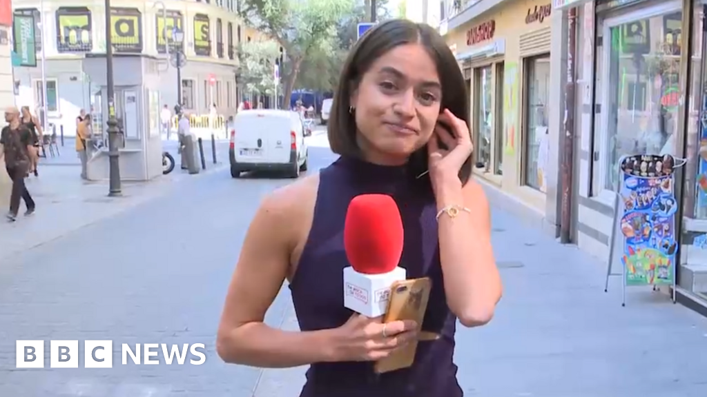 Issa Ballado: Indignación en España después de que un hombre pareciera manosear a una reportera en vivo