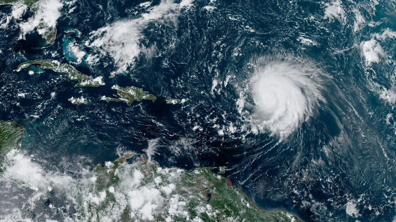 La trayectoria del huracán Lee: la tormenta ha vuelto a un estado de categoría 3 a medida que la costa este experimenta condiciones peligrosas en las playas esta semana