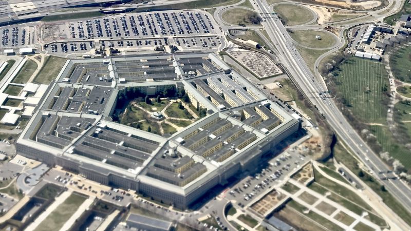 Estados Unidos derribó dos aviones no tripulados de ataque unidireccional que apuntaban a las fuerzas estadounidenses en Irak, dijo un funcionario de defensa estadounidense.