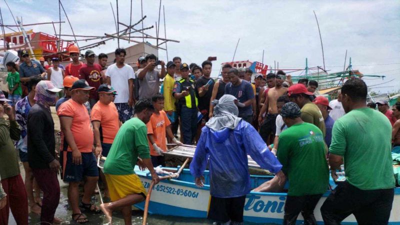 Filipinas dice que tres pescadores murieron después de que su barco fuera embestido por un barco "extranjero" en el Mar de China Meridional