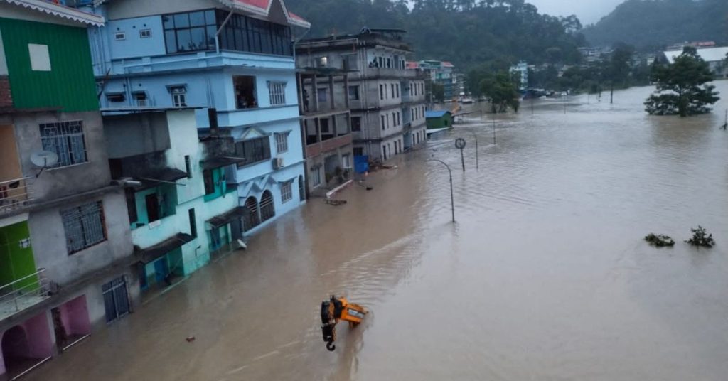 Las inundaciones del lago del Himalaya en India han dejado 18 muertos y casi 100 desaparecidos