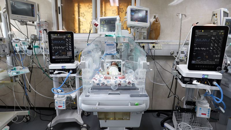 Hospital Al-Shifa: Los médicos se apresuran a salvar a los recién nacidos mientras Israel dice que está luchando contra Hamás por el hospital más grande de Gaza