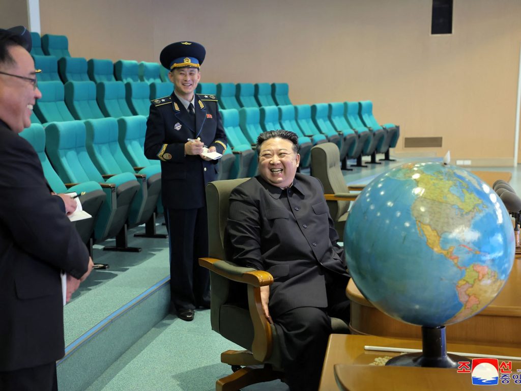 Medios estatales dicen que Kim Jong Un verifica imágenes satelitales de Estados Unidos y Corea del Sur |  noticias militares