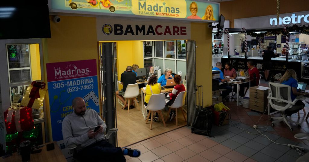 Los estadounidenses se están inscribiendo en Obamacare en cifras récord
