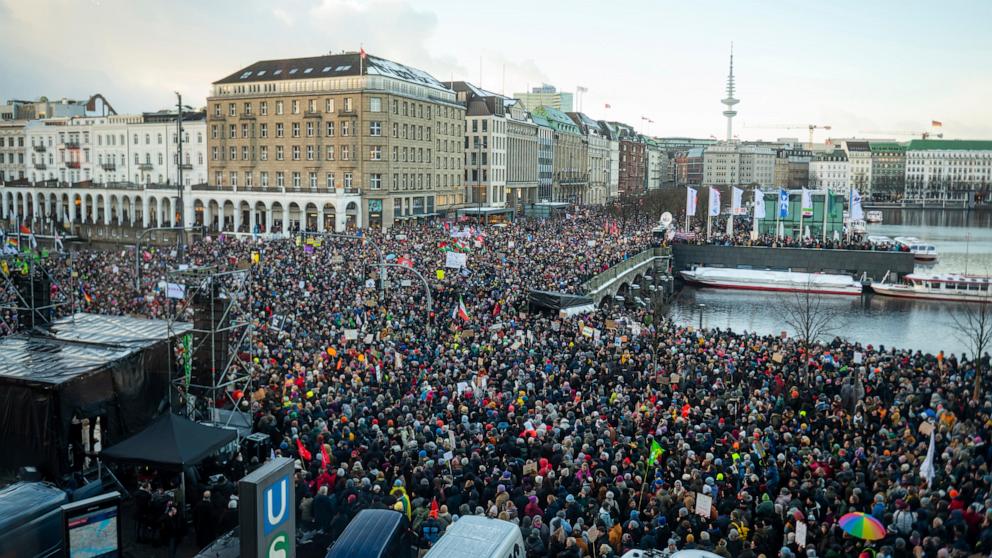 Decenas de miles de personas se manifiestan en Hamburgo contra la extrema derecha en Alemania