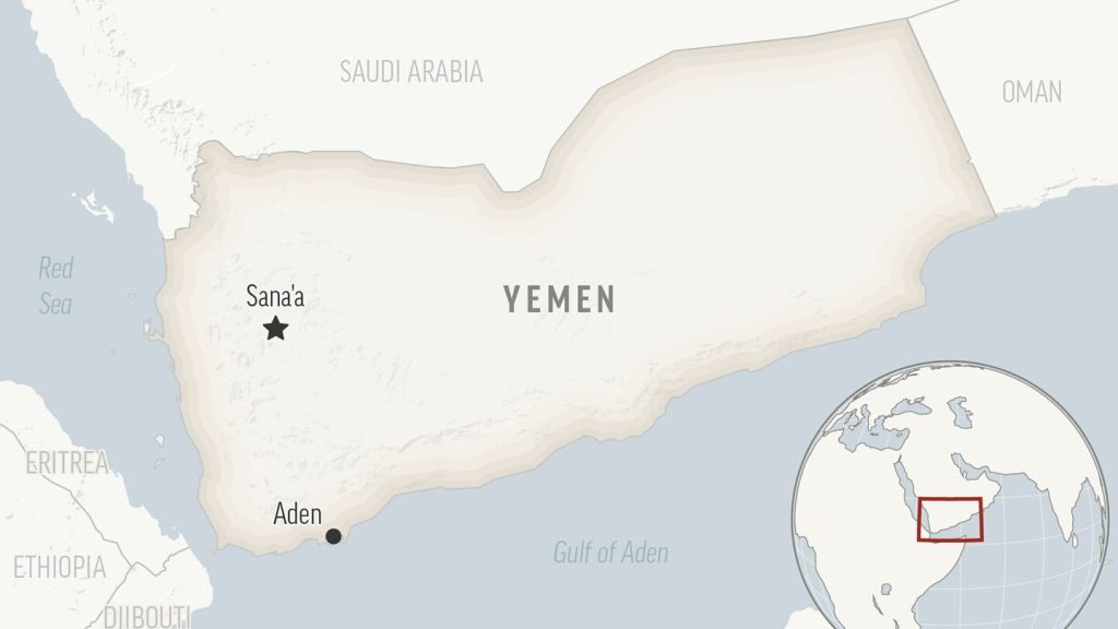 Los rebeldes hutíes de Yemen dispararon un misil contra un buque de guerra estadounidense, intensificando el peor conflicto en el Mar Medio en décadas.