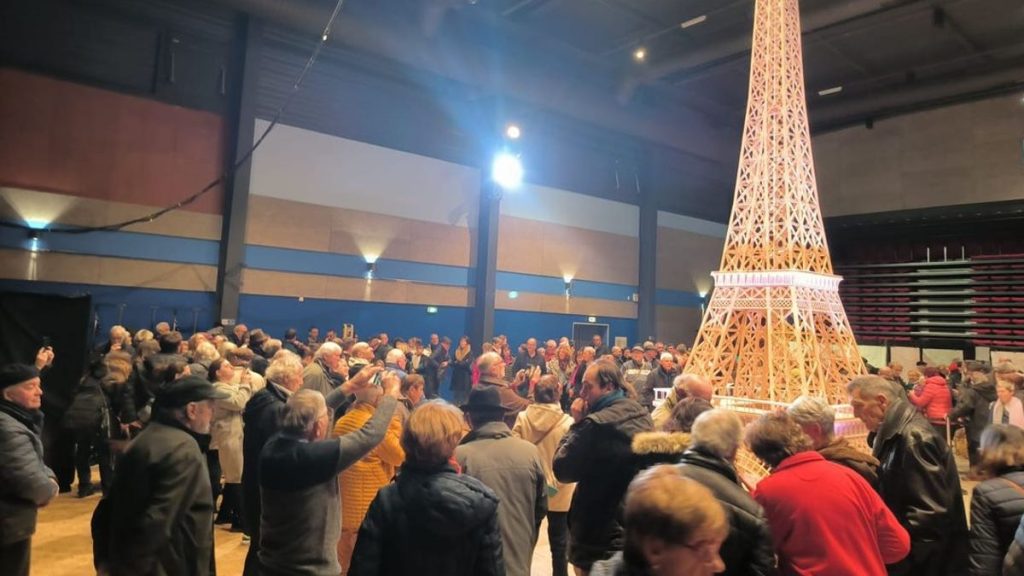 El modelo de cerilla de la Torre Eiffel se considera ganador tras entrar en el Libro Guinness de los Récords