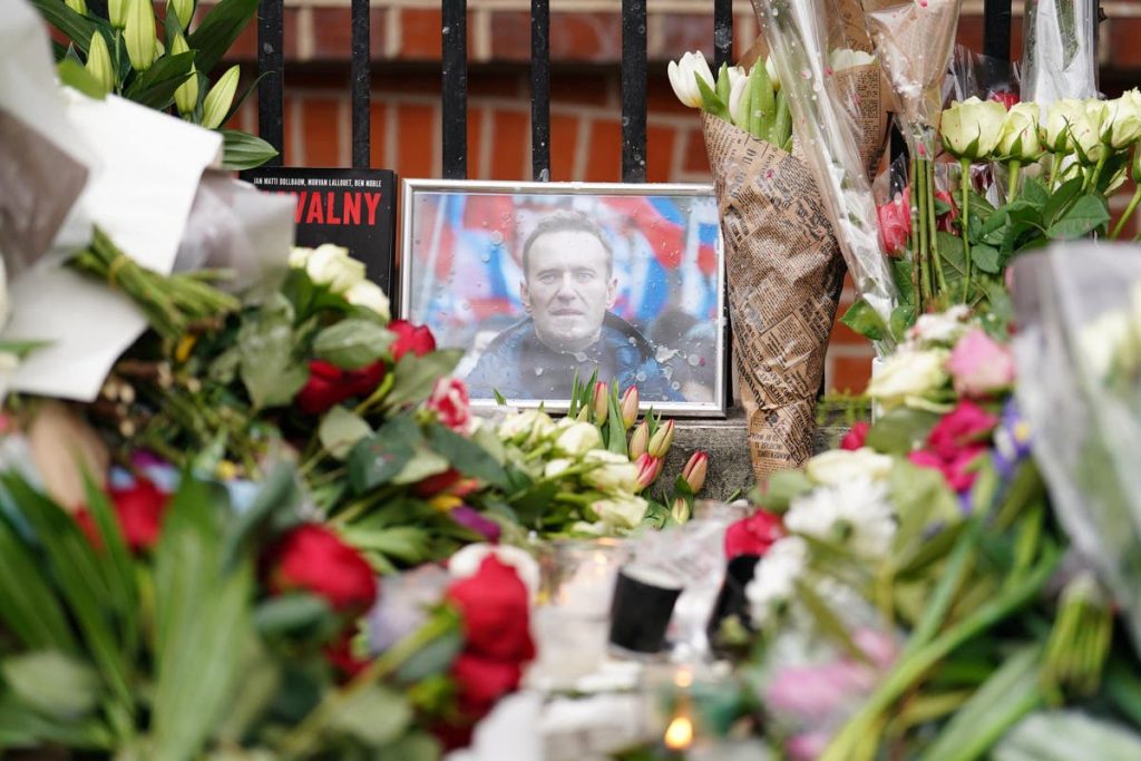 La última muerte de Alexei Navalny: 'El cuerpo del crítico de Putin visto en la morgue' mientras la familia exige su devolución