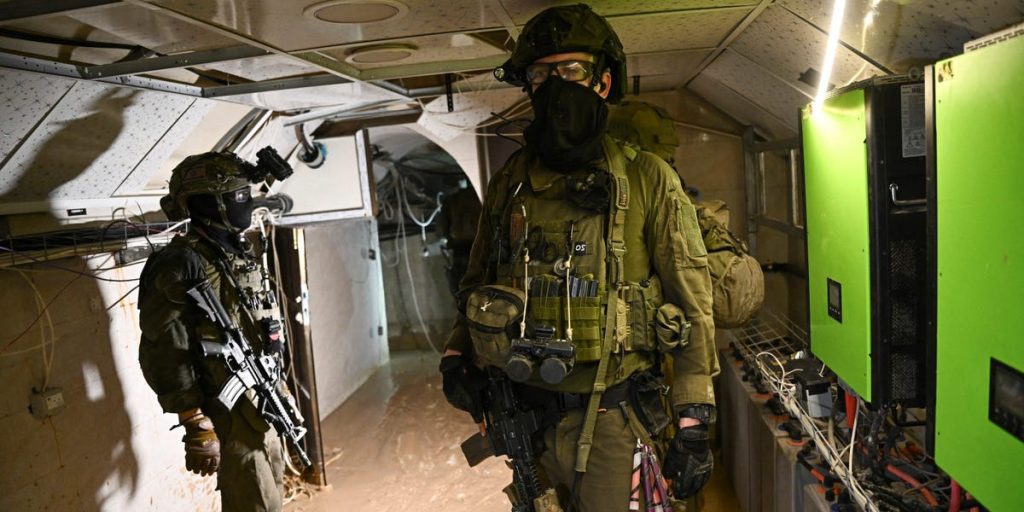 Según las FDI, se encontró un complejo de túneles en Gaza con servidores informáticos debajo de la sede de la agencia de la ONU.